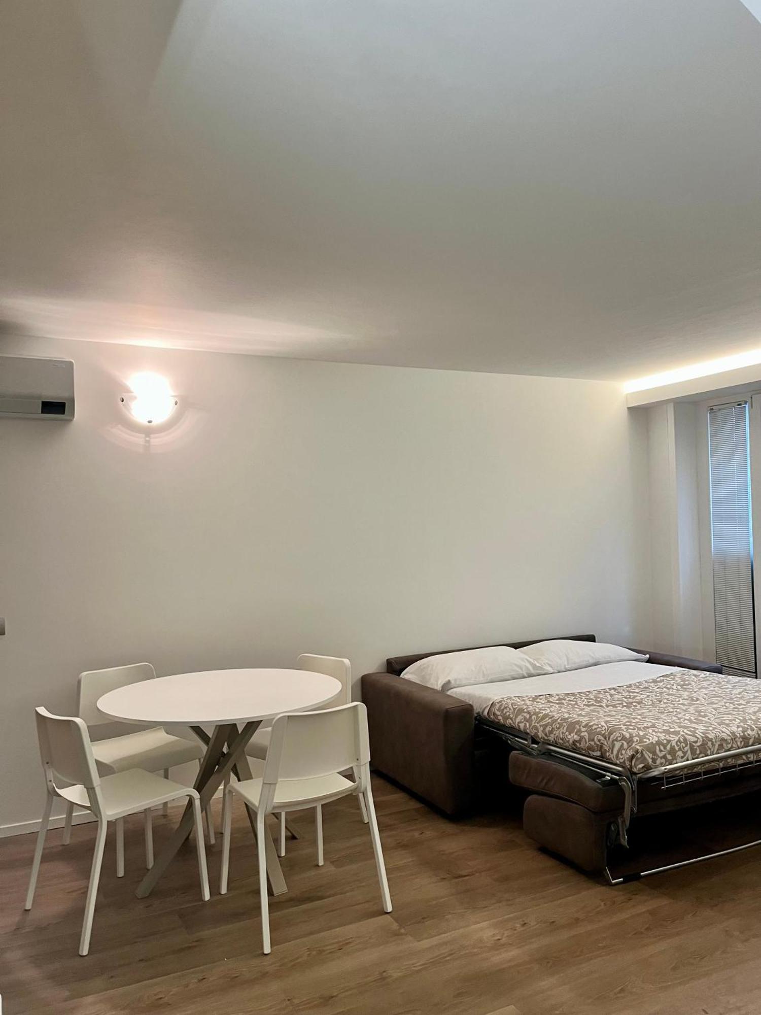 Central Side Apartment Мілан Екстер'єр фото