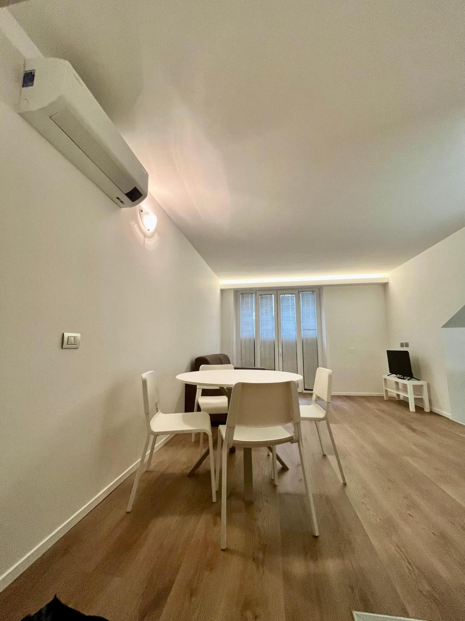 Central Side Apartment Мілан Екстер'єр фото