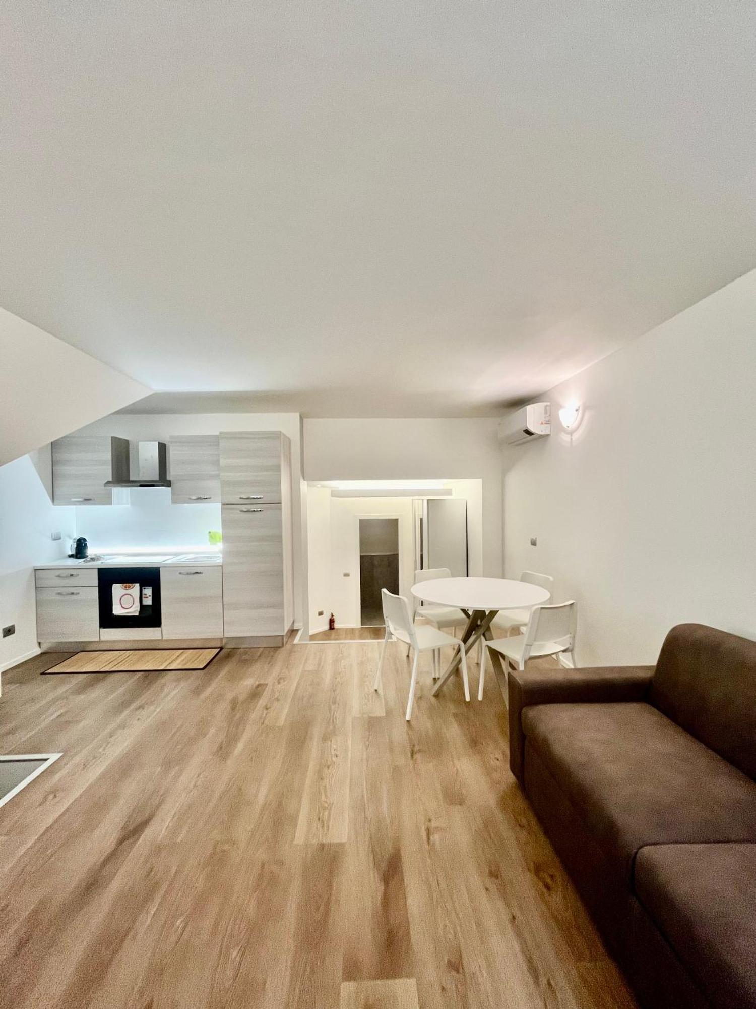 Central Side Apartment Мілан Екстер'єр фото